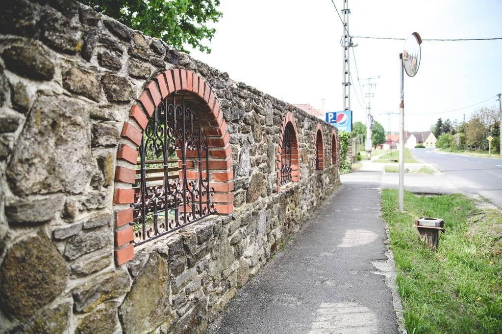 Borostyánkert Étterem&Vendégház Sitke Exterior foto