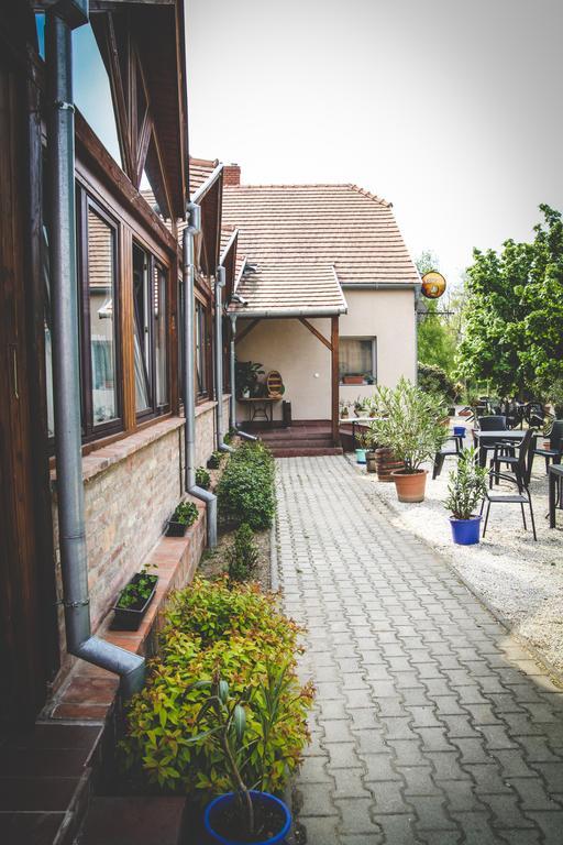 Borostyánkert Étterem&Vendégház Sitke Exterior foto